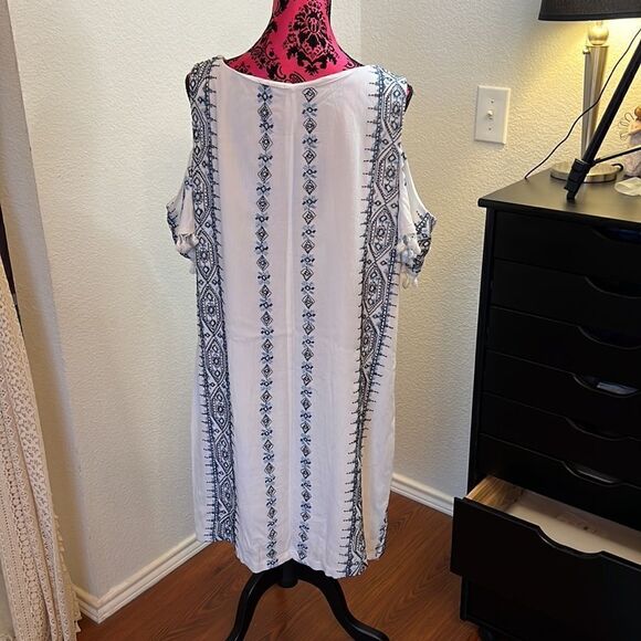 Studio One Ivory Cold Shoulder Dress  - Size 2X - Picture 2 of 7